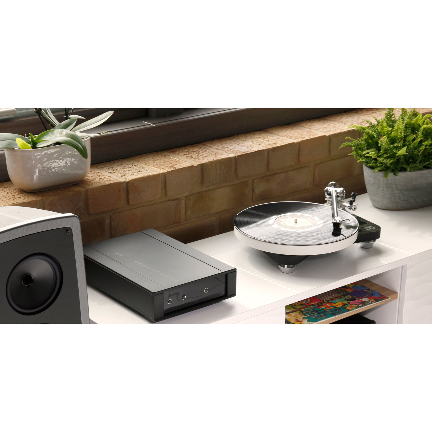 Rega Naia Reference Turntable