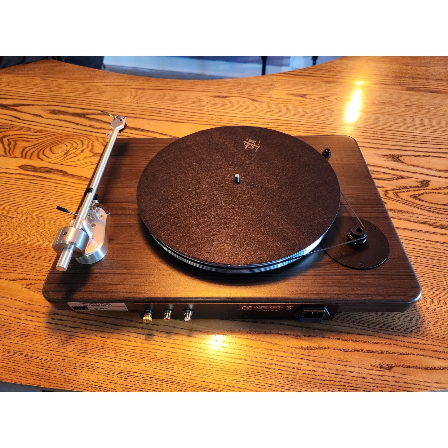 PRE-OWNED - VPI Cliffwood Turntable with Ortofon 2M Red - Truffle (SN: 16-0265)